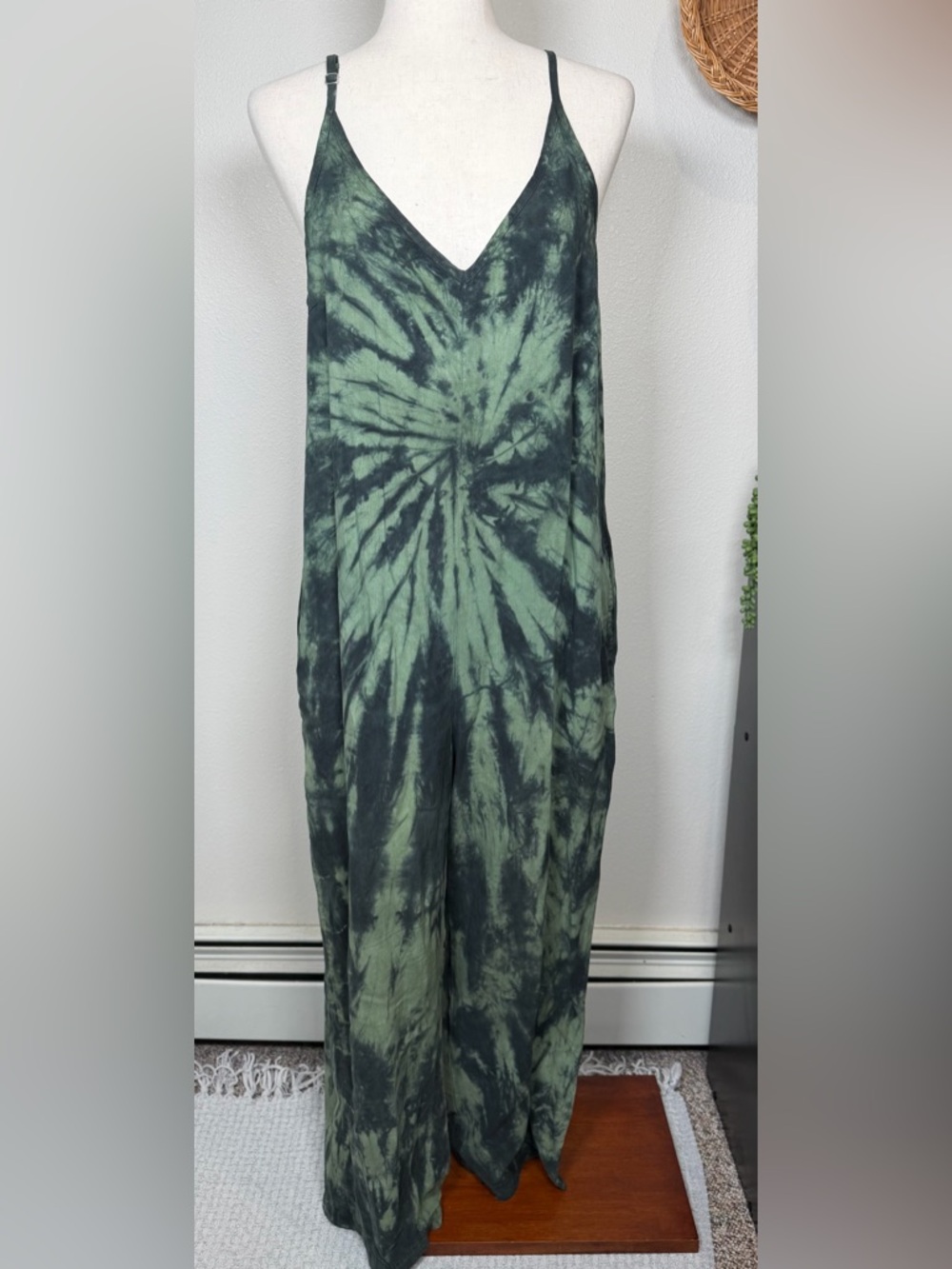 cloth & stone Green and Black Tie-Dye V-Neck Jumpsuit